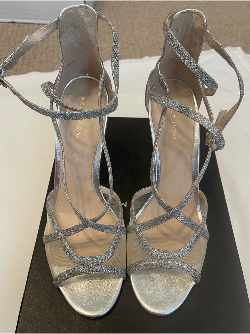 Pelle Moda Everly Silver Metallic Mesh Strappy Heels Sandals Size 11
